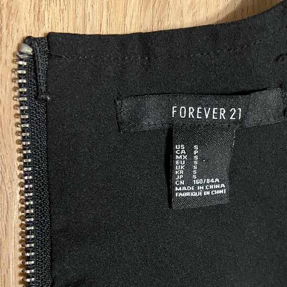 Sleeveless sexy Romper with leather-look quilted front on jewel shaped bodice❤️ - Picture 6 of 11